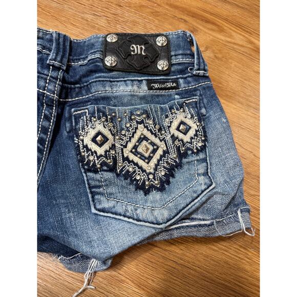 Miss Me Signature Denim Jean Rhinestone Embellished Shorts Sz 25 EB - Picture 5 of 6